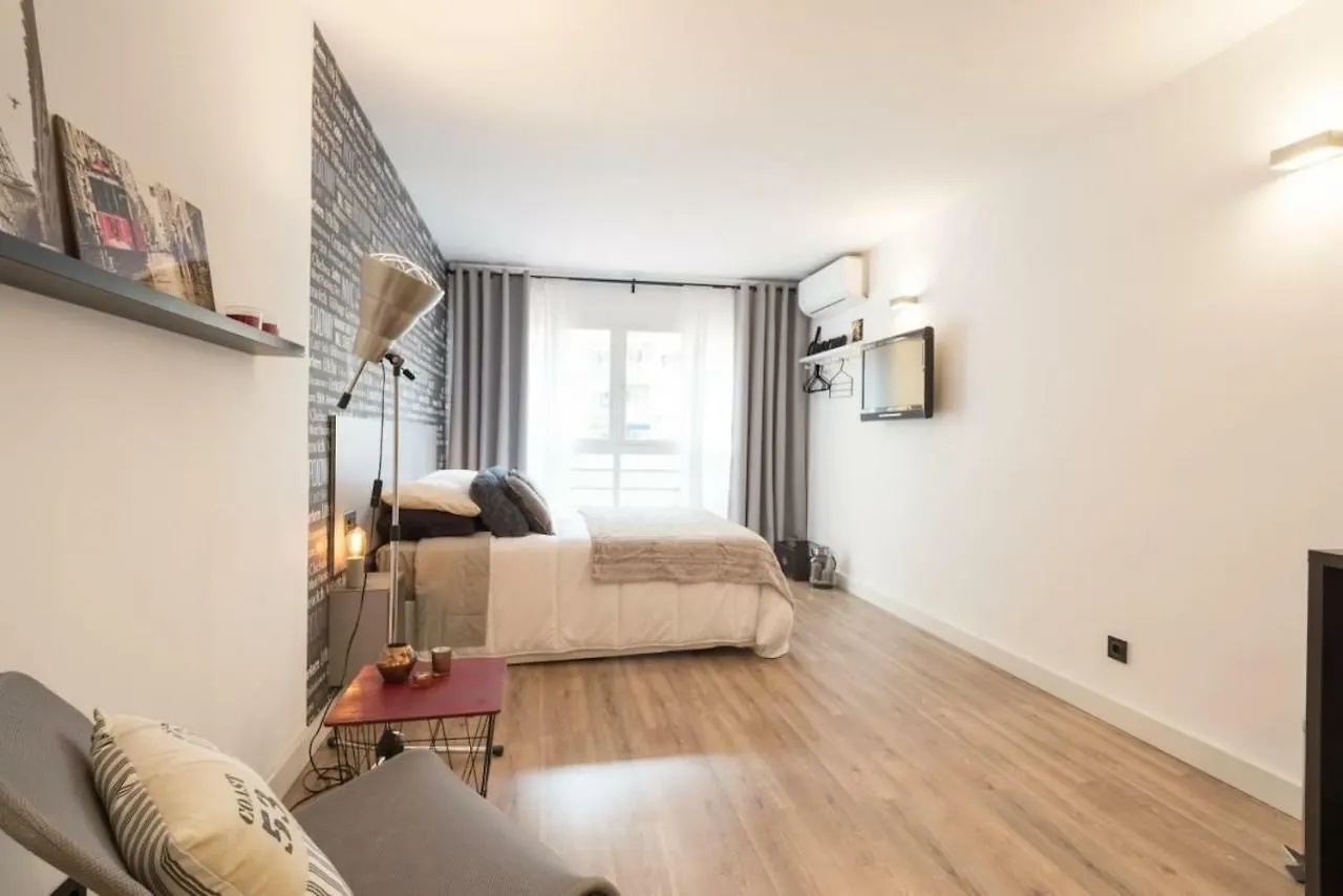 Malaga Beach Apartment 0*,